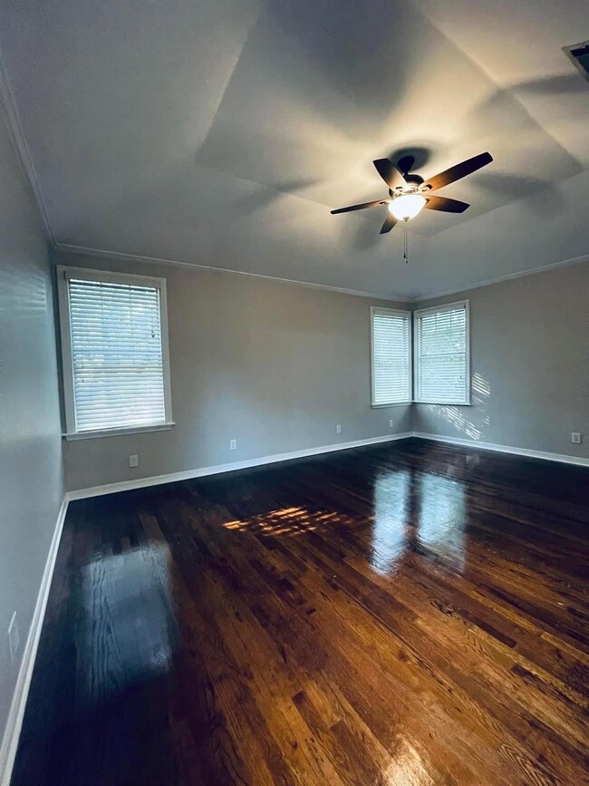 Unit R living room