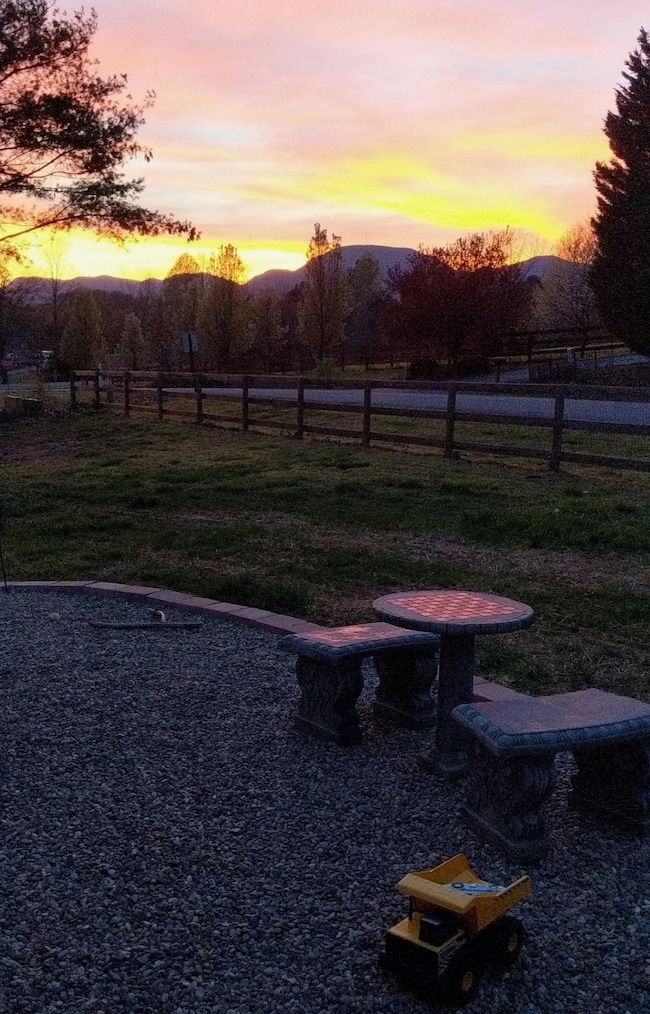 201 Carpenter Dr, Landrum, SC 29356 - photo 3