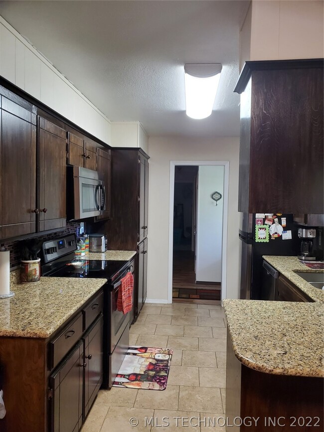 2509 W Driftwood Dr, Claremore, OK 74017 - photo 4