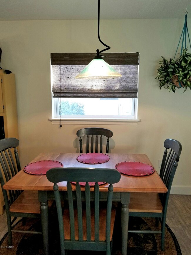 Cozy Eat-In Kitchen