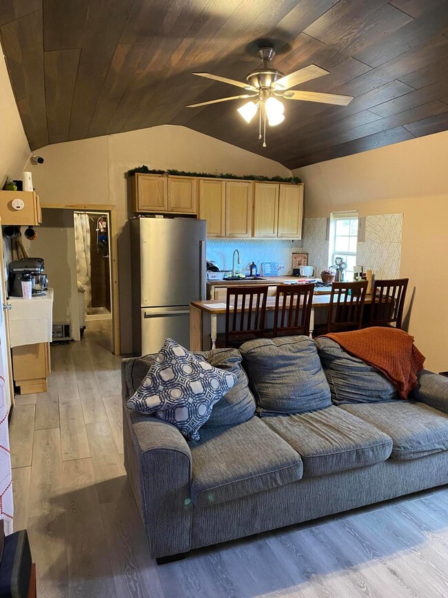 764 Lakeshore Dr, Burnside, KY 42519 - photo 5