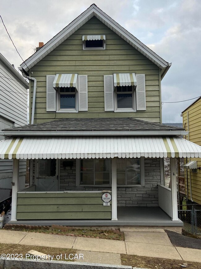 11 Caffrey St, Wilkes Barre, PA 18702 - photo 2