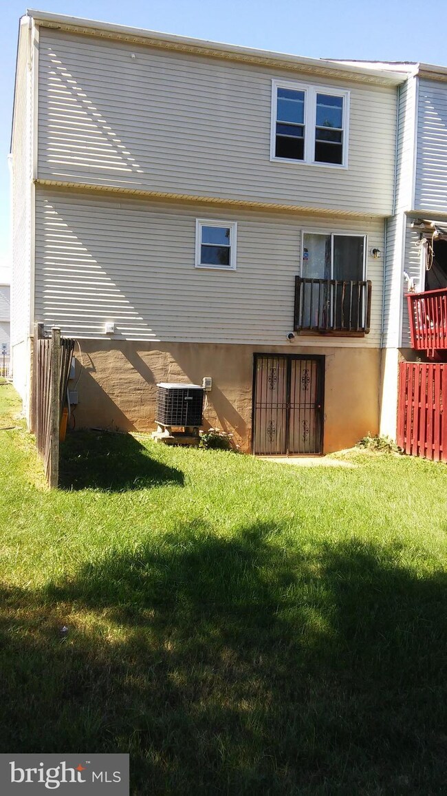 6816 Hawthorne St, Hyattsville, MD 20785 - photo 4