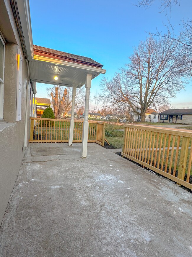 2408 E 22nd St, Muncie, IN 47302 - photo 4
