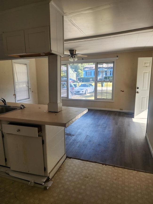 1307 N Dawson St, Thomasville, GA 31792 - photo 3