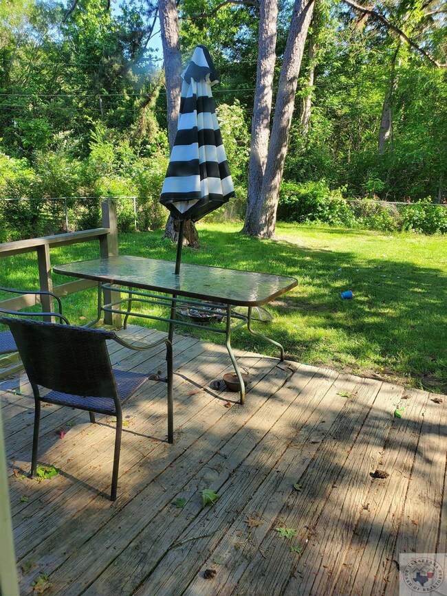 1024 Louise Ln, Wake Village, TX 75501 - photo 3