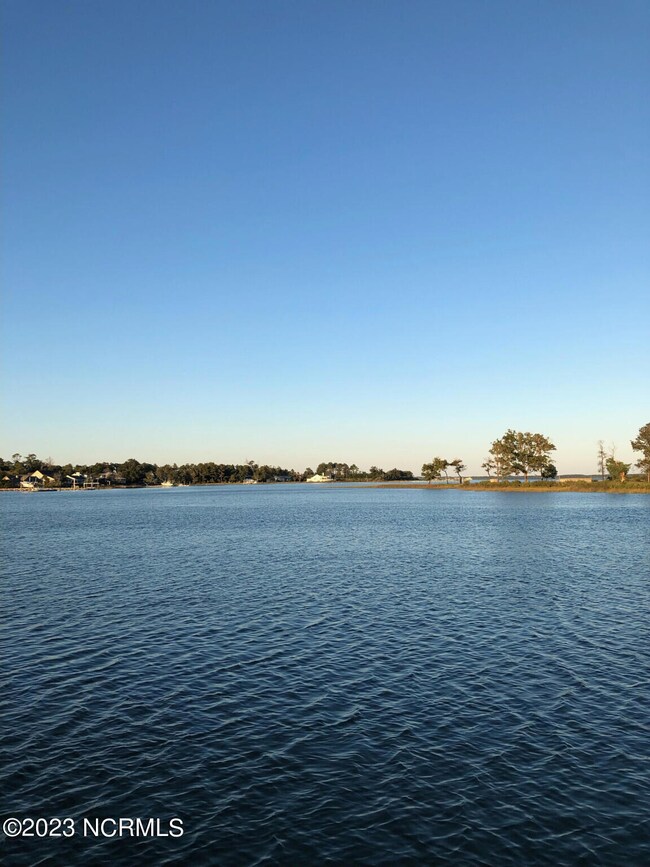 560 Sheldrake Ct, Beaufort, NC 28516 - photo 2