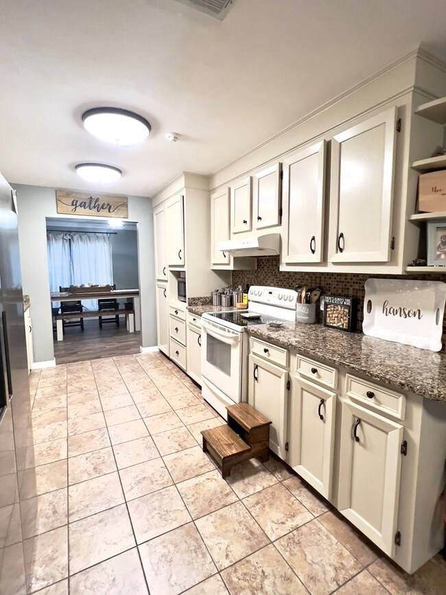 1166 David Benjamin Dr, McComb, MS 39648 - photo 3