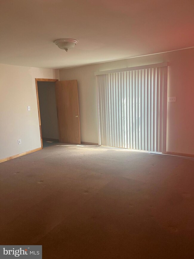 6415 Valley Park Rd, Capitol Heights, MD 20743 - photo 4