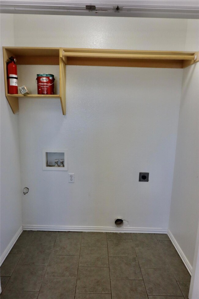 325 S Blue Jay Ct, Weatherford, TX 76088 - photo 4