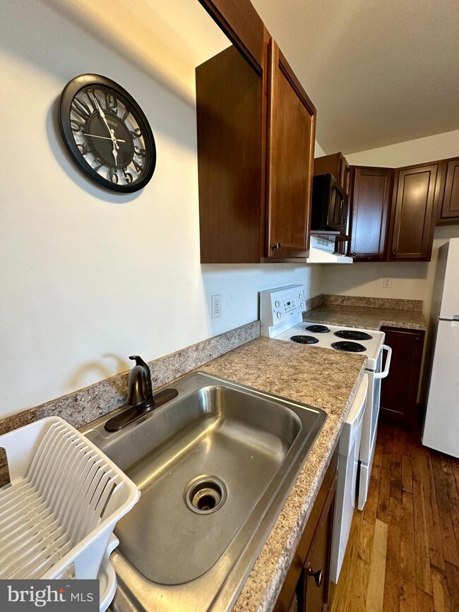 302 N Cameron St unit 202, Winchester, VA 22601 - photo 4