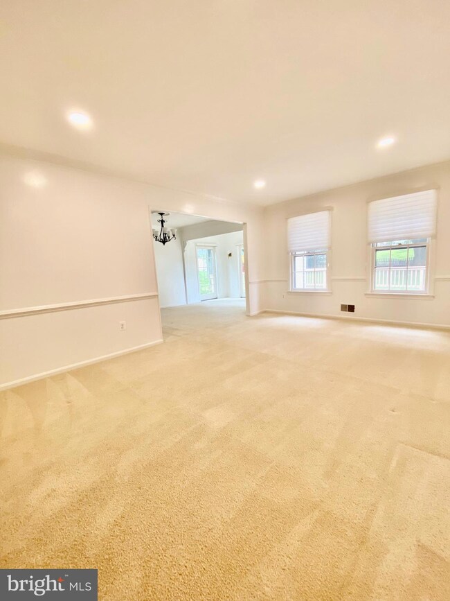 15129 Middlegate Rd, Silver Spring, MD 20905 - photo 4