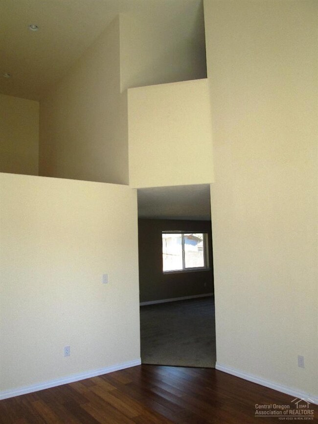 2105 SW 36th St, Redmond, OR 97756 - photo 5