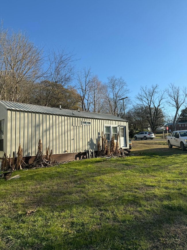 285 Bates St NE, Charleston, TN 37310 - photo 3