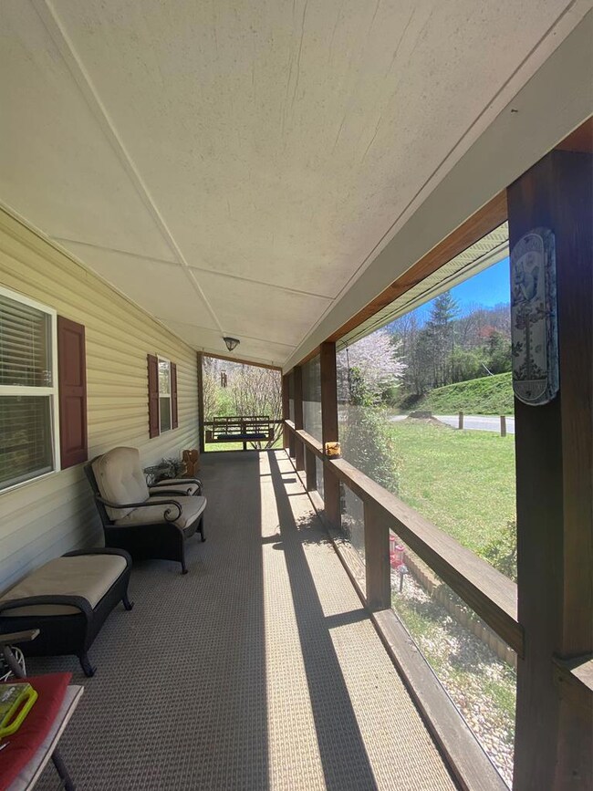 585 S Skeenah Rd, Franklin, NC 28734 - photo 4