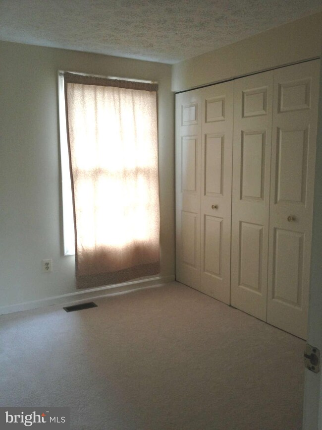 13238 Custom House Ct, Fairfax, VA 22033 - photo 4