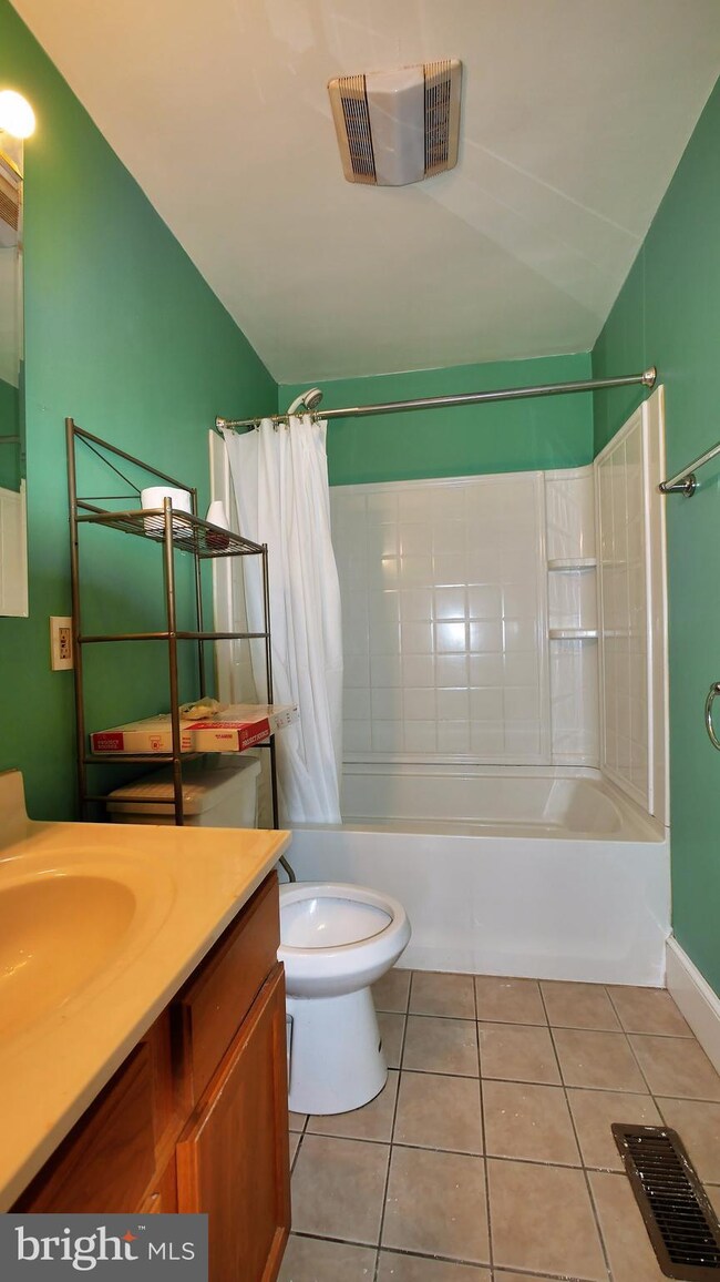 18630 Triangle St, Triangle, VA 22172 - photo 7