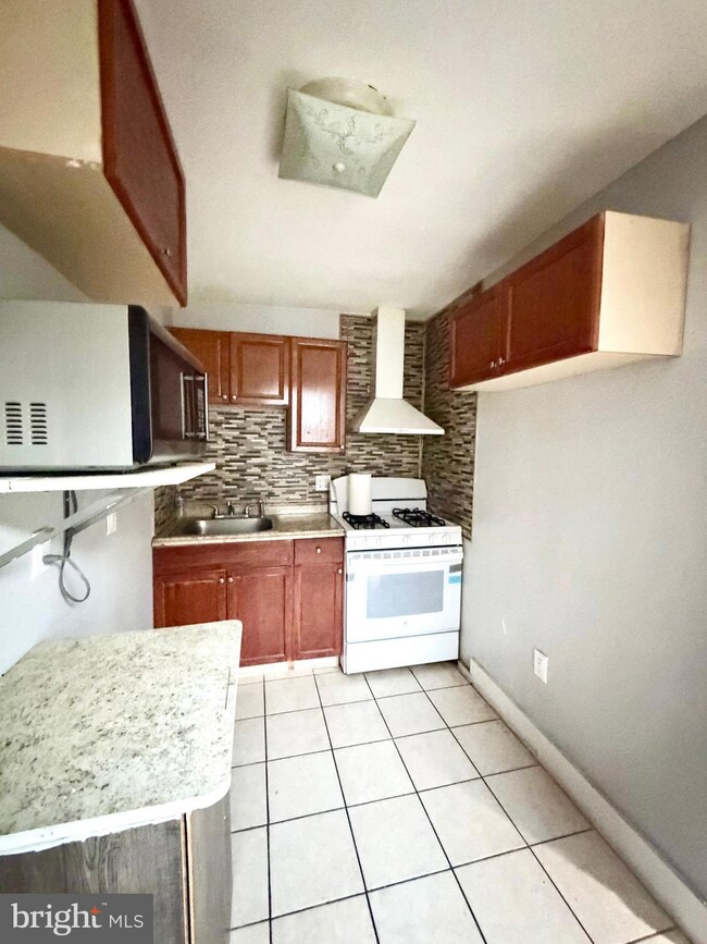 176 W Hanover St unit 1, Trenton, NJ 08618 - photo 6