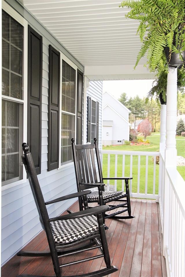 19 Buckingham Dr, Londonderry, NH 03053 - photo 4