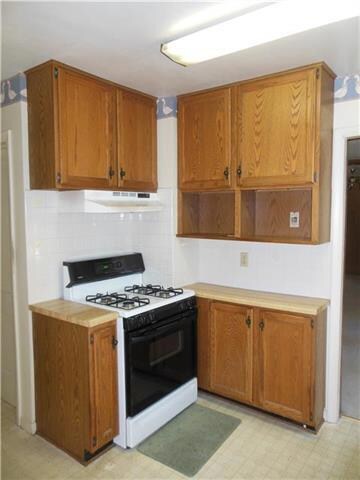 Gas stove & room for the mircowave
