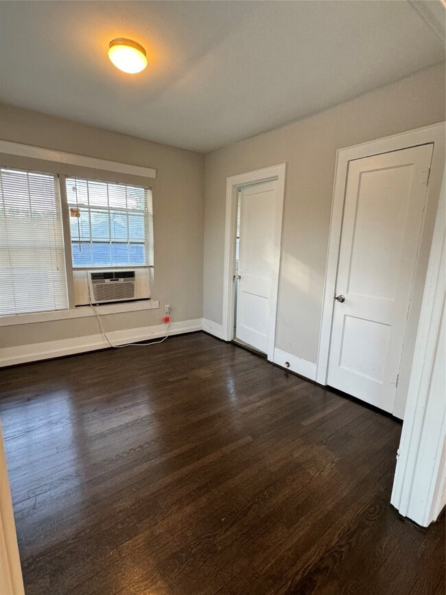 903 Oakhurst St unit 1, Houston, TX 77023 - photo 7