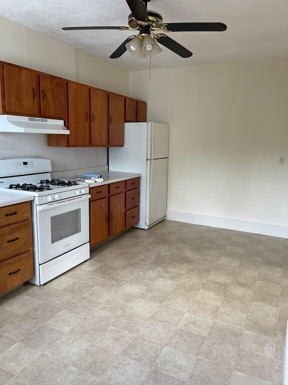 13 Windsor Ave unit 13-B, Acton, MA 01720 - photo 5