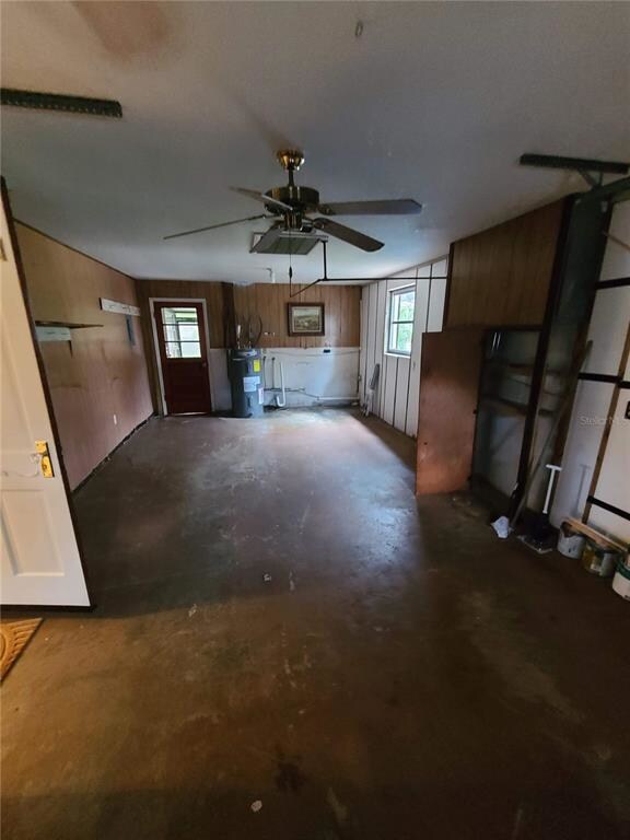 One car garage with a ceiling fan