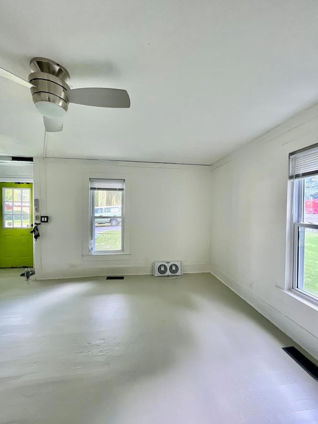 533 Docie St, Damascus, VA 24236 - photo 3