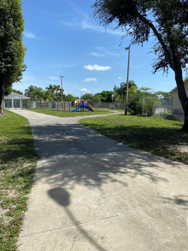 4900 Pimlico Ct, West Palm Beach, FL 33415 - photo 7