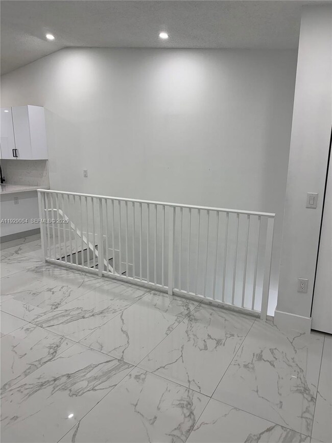 7698 W 34th Ln unit 10202, Hialeah, FL 33018 - photo 6