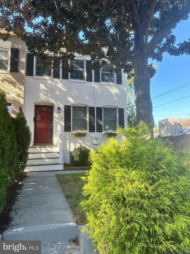 1220 Portner Rd, Alexandria, VA 22314 - photo 2