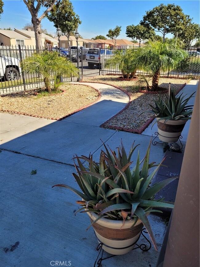 1244 E 127th St, Los Angeles, CA 90059 - photo 2