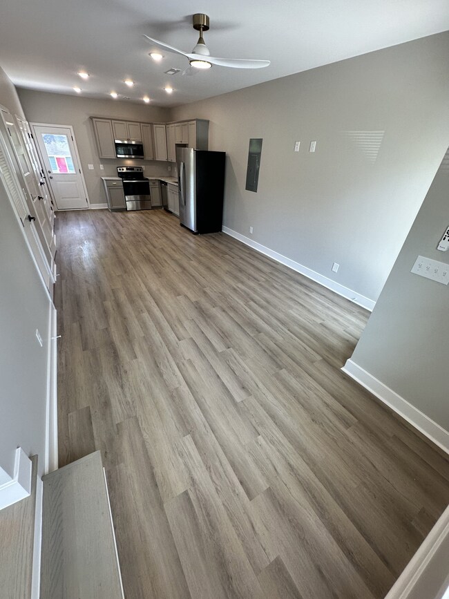 1113 Crossland Ave unit A (Left Side), Clarksville, TN 37040 - photo 2