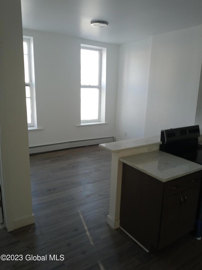 336 Clinton Ave unit 2nd Floor, Albany, NY 12206 - photo 3