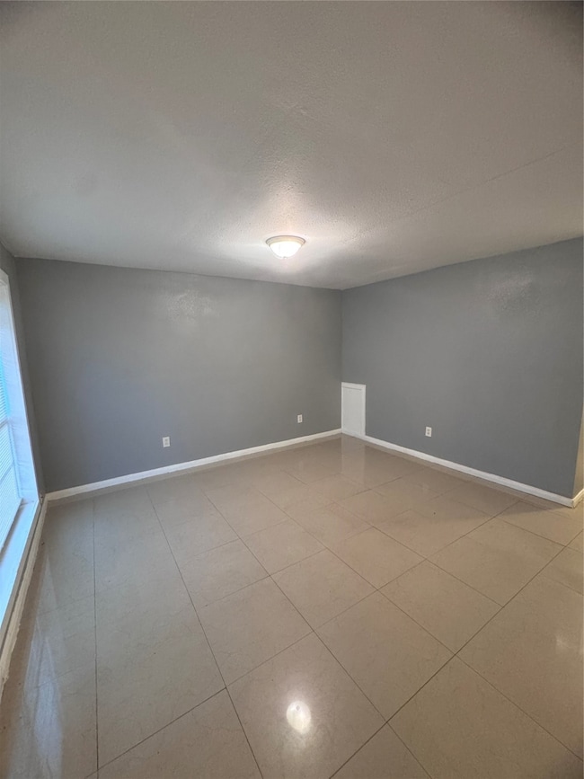 4807 Mallow St unit 5, Houston, TX 77033 - photo 2