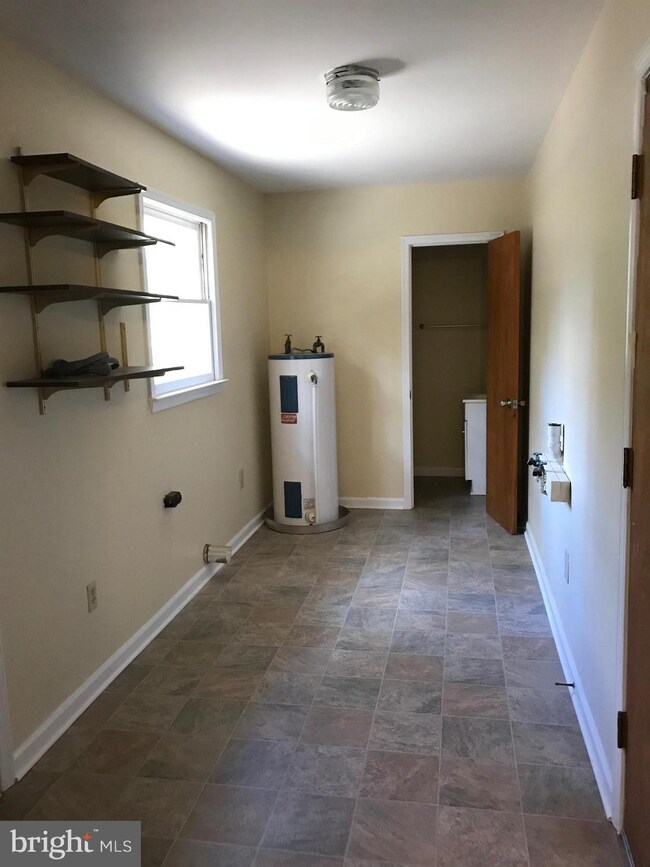 5246 Gordon Dr, King George, VA 22485 - photo 7