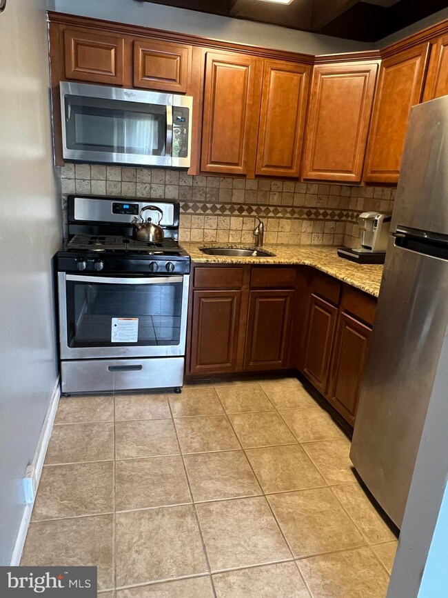 100 E Glenolden Ave unit A14, Glenolden, PA 19036 - photo 6