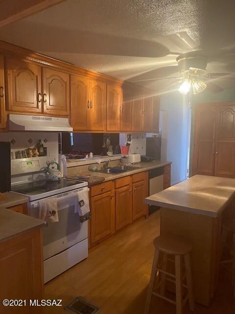 New kitchen cabs/counters