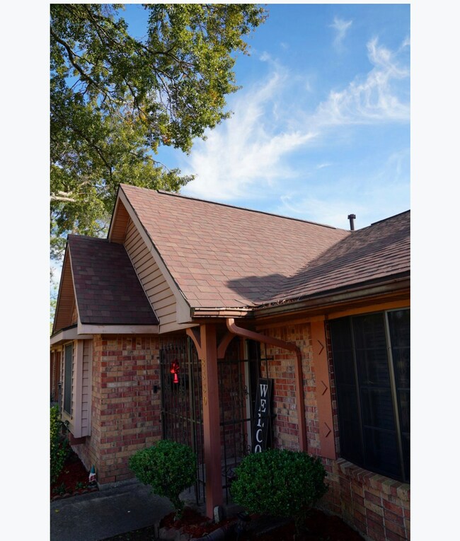 8330 Lettie St, Houston, TX 77075 - photo 3