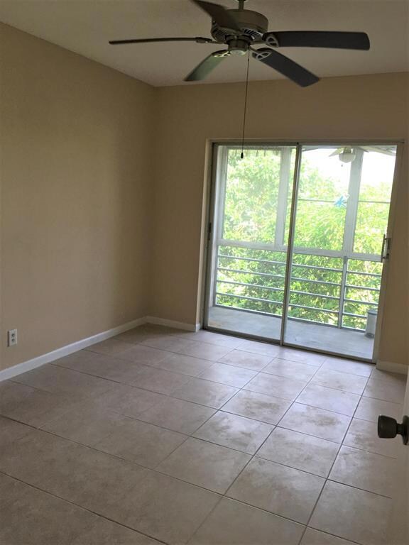 24 Norwich A, West Palm Beach, FL 33417 - photo 5