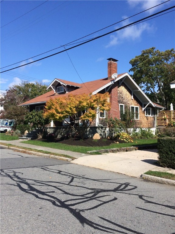 118 Gibbs Ave, Newport, RI 02840 - photo 2