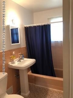 705 Greens bath