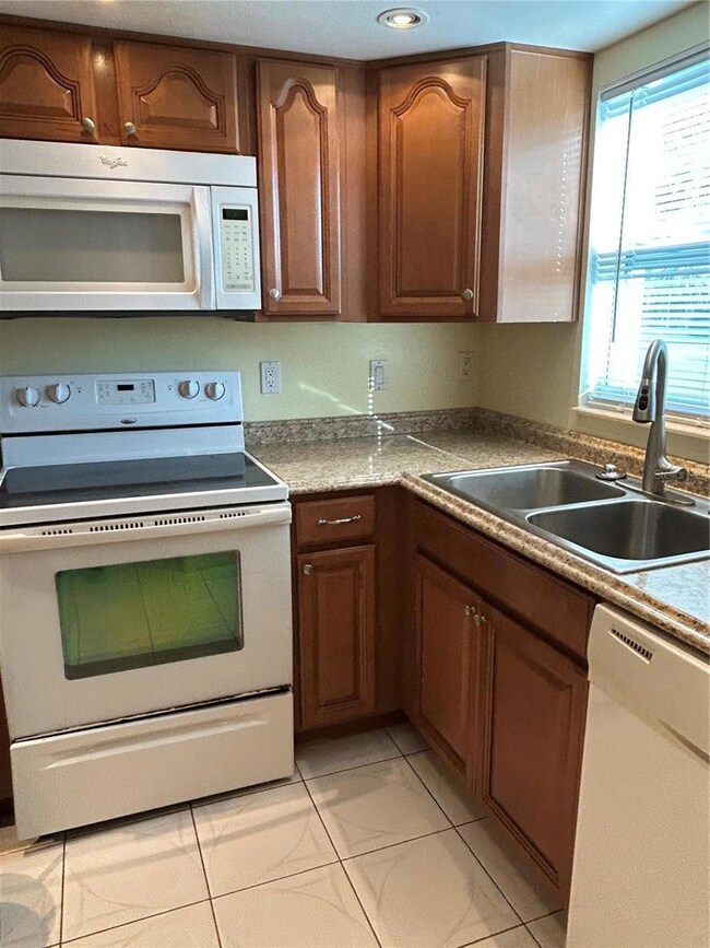 2484 Sharkey Rd, Clearwater, FL 33765 - photo 4