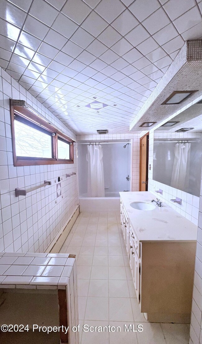 105 Chestnut St, Dupont, PA 18641 - photo 6