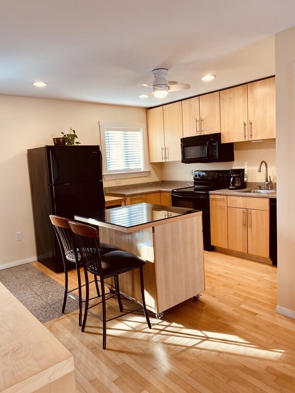 170 E Hadley Rd unit 106, Amherst, MA 01002 - photo 4