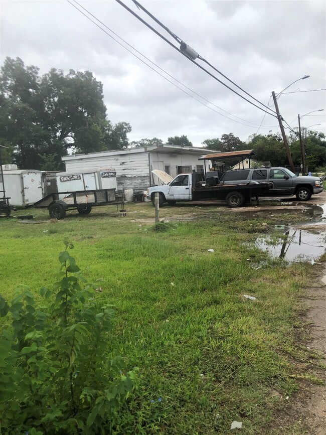 4111 & 4113 Crane St unit 2, Houston, TX 77026 - photo 7