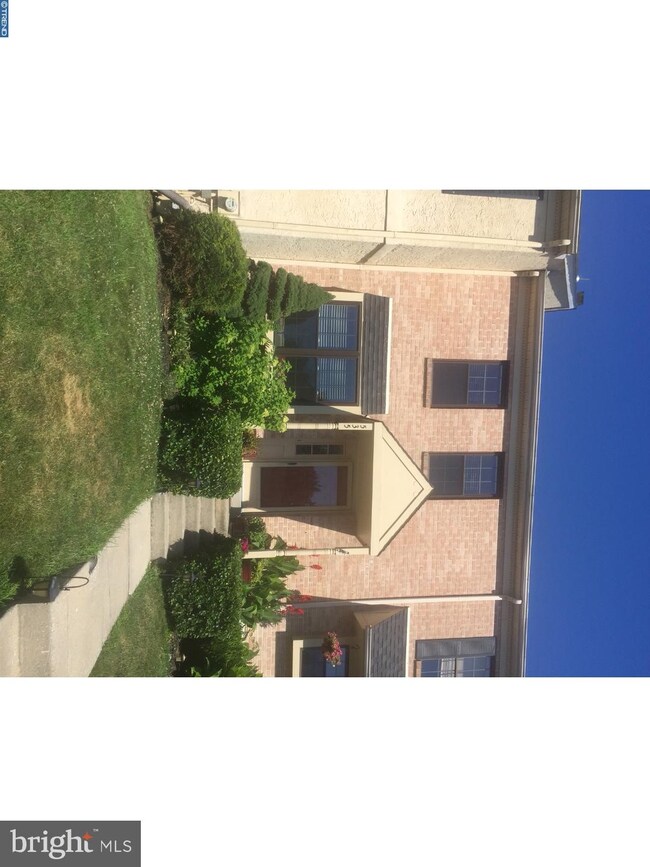 535 Bassett Ln, Norristown, PA 19403 - photo 2