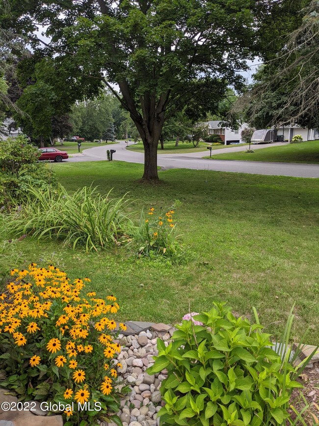 4132 Buckingham Dr, Schenectady, NY 12304 - photo 6