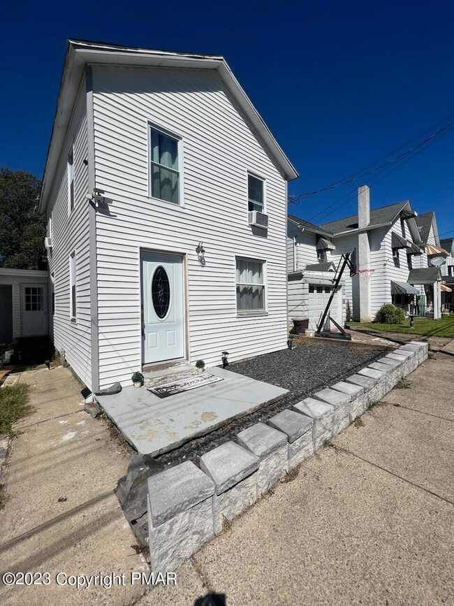 228 State St, Nanticoke, PA 18634 - photo 2