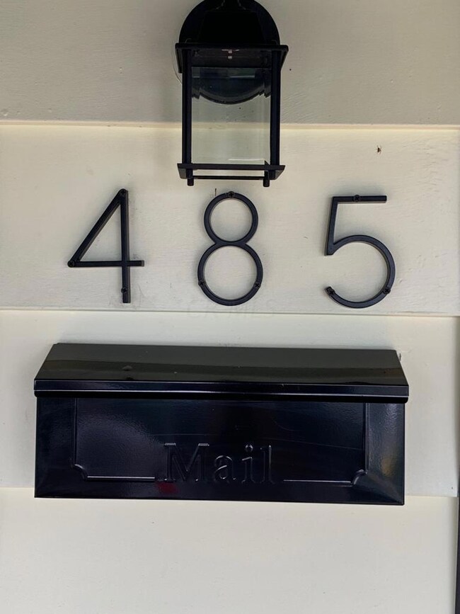 485